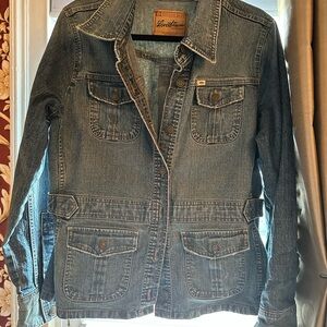 Levi Strauss Signature Vintage Wash Denim Jacket – Utility Pocket Style